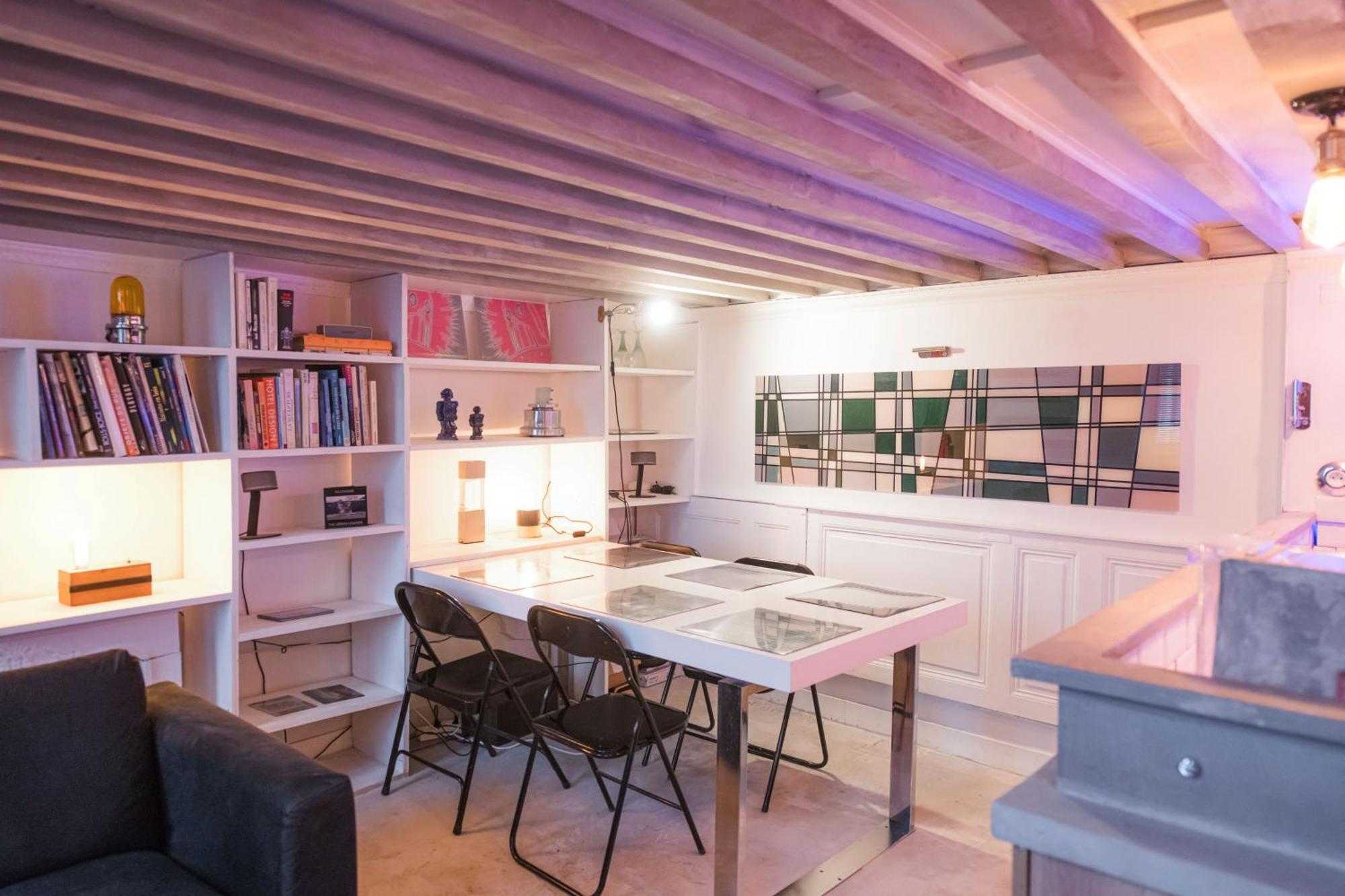 Artist's Mini Loft - Marais